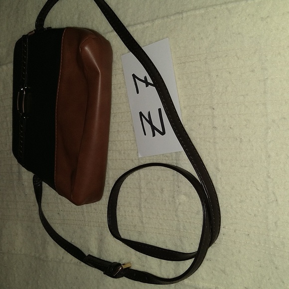 Signature crossbody purse - Picture 4 of 5